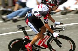 开云体育官网-王朝光谱的两极，当美网的金色风暴力克澳网的湛蓝桎梏，穆雷如何撕裂时代的经纬惊艳四座