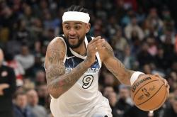 开云体育入口-雷霆队员凭借超强实力，擒敌取胜