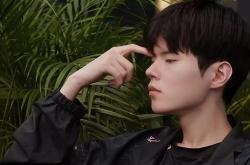 开云体育平台APP-T1翻盘EDG，Deft打出惊人五杀激烈交锋半决赛，成为赛场最大亮点