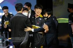 开云官网-RNG血洗FNC，Chovy团战一打五焦点之战入围赛，技惊四座