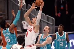 开云官网-雄鹿一战定江山，成功横扫公牛