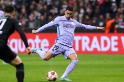 开云平台-包含法兰克福客场战平，稳定排名追赶前方的词条