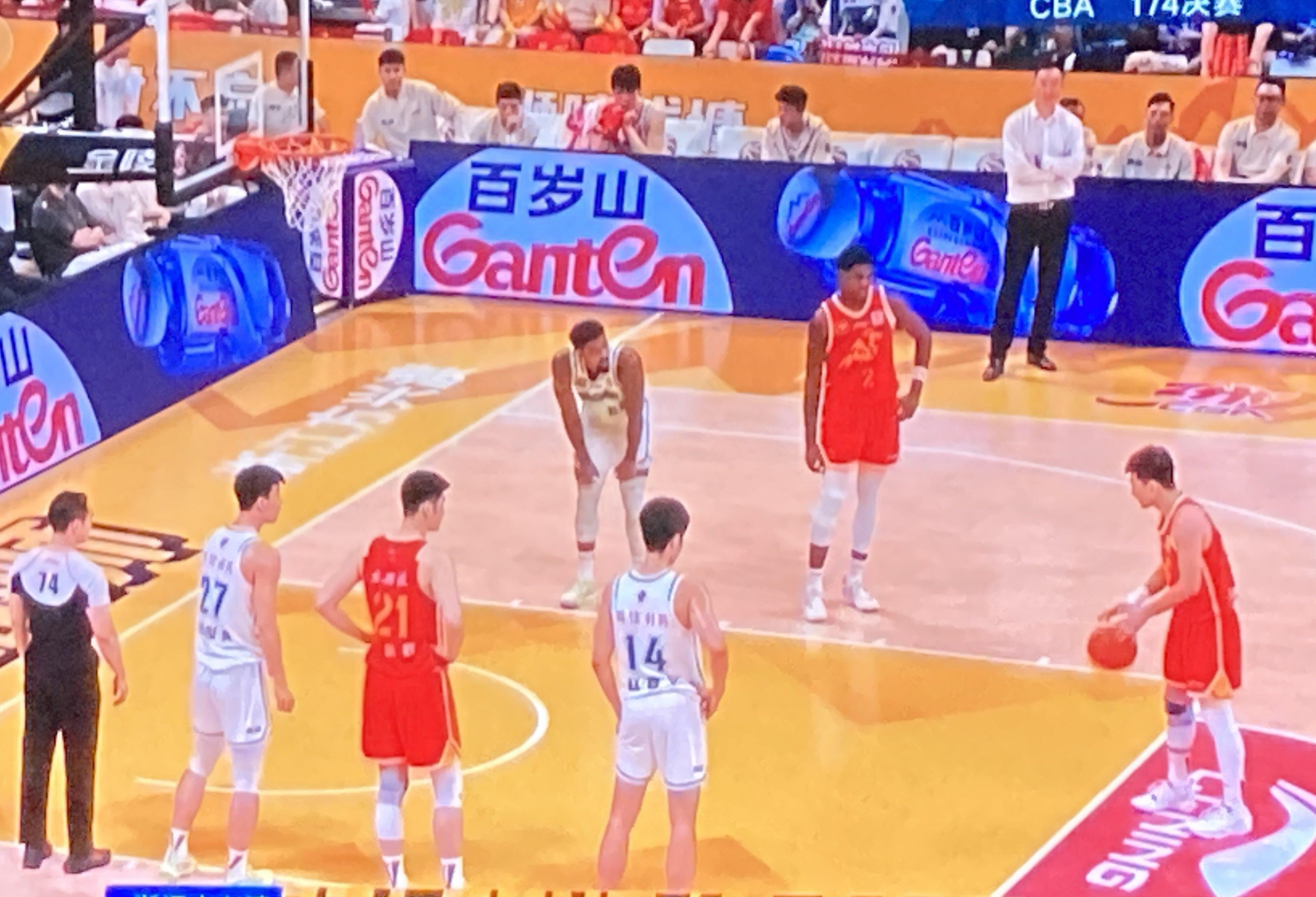 包含青岛男篮逆转大庆队，上演惊心动魄一幕的词条