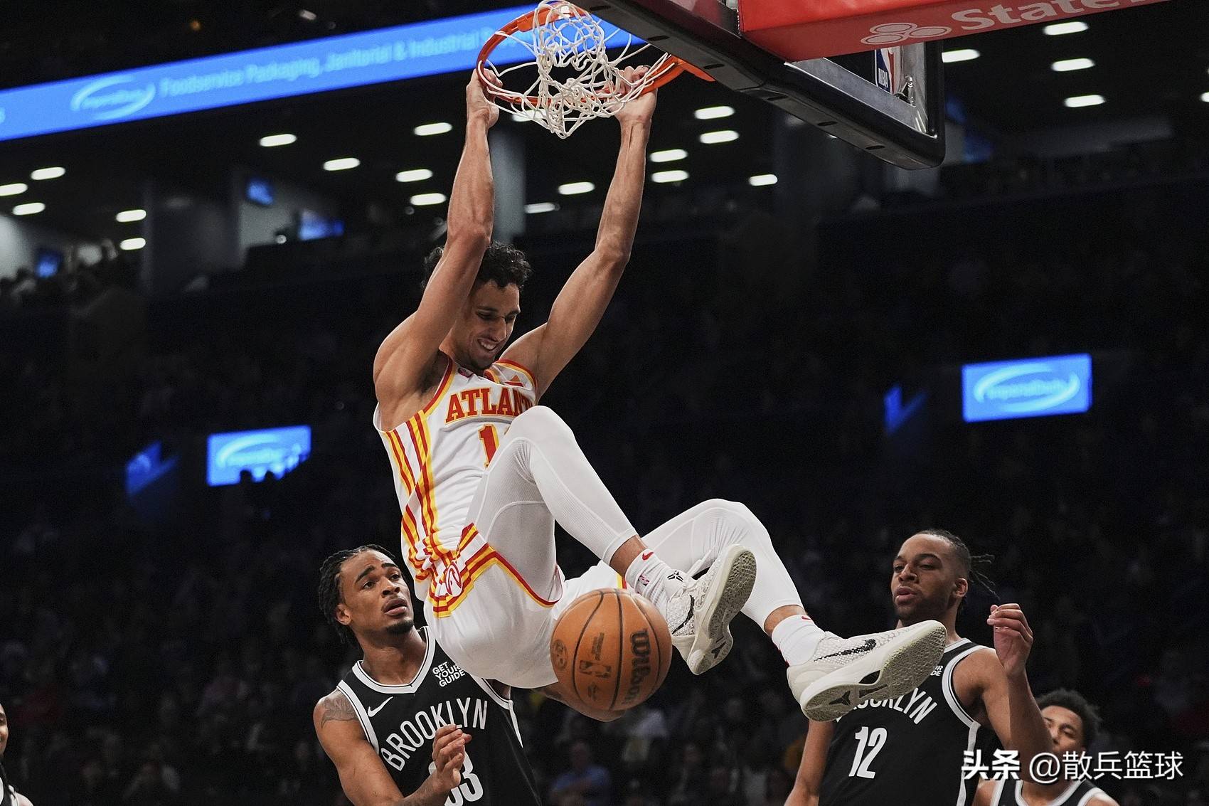 老鹰队球员个人表现亮眼，连续多场比赛进步顺利