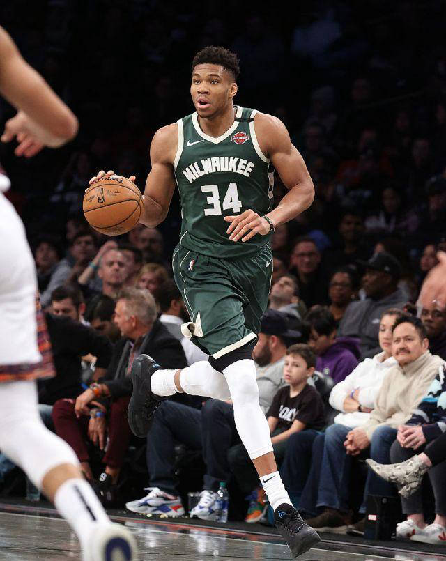 老鹰队球员个人表现亮眼，连续多场比赛进步顺利