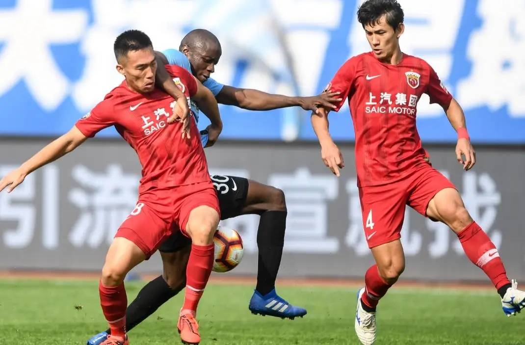 上港力克恒大，客场取胜实力表现令人瞩目