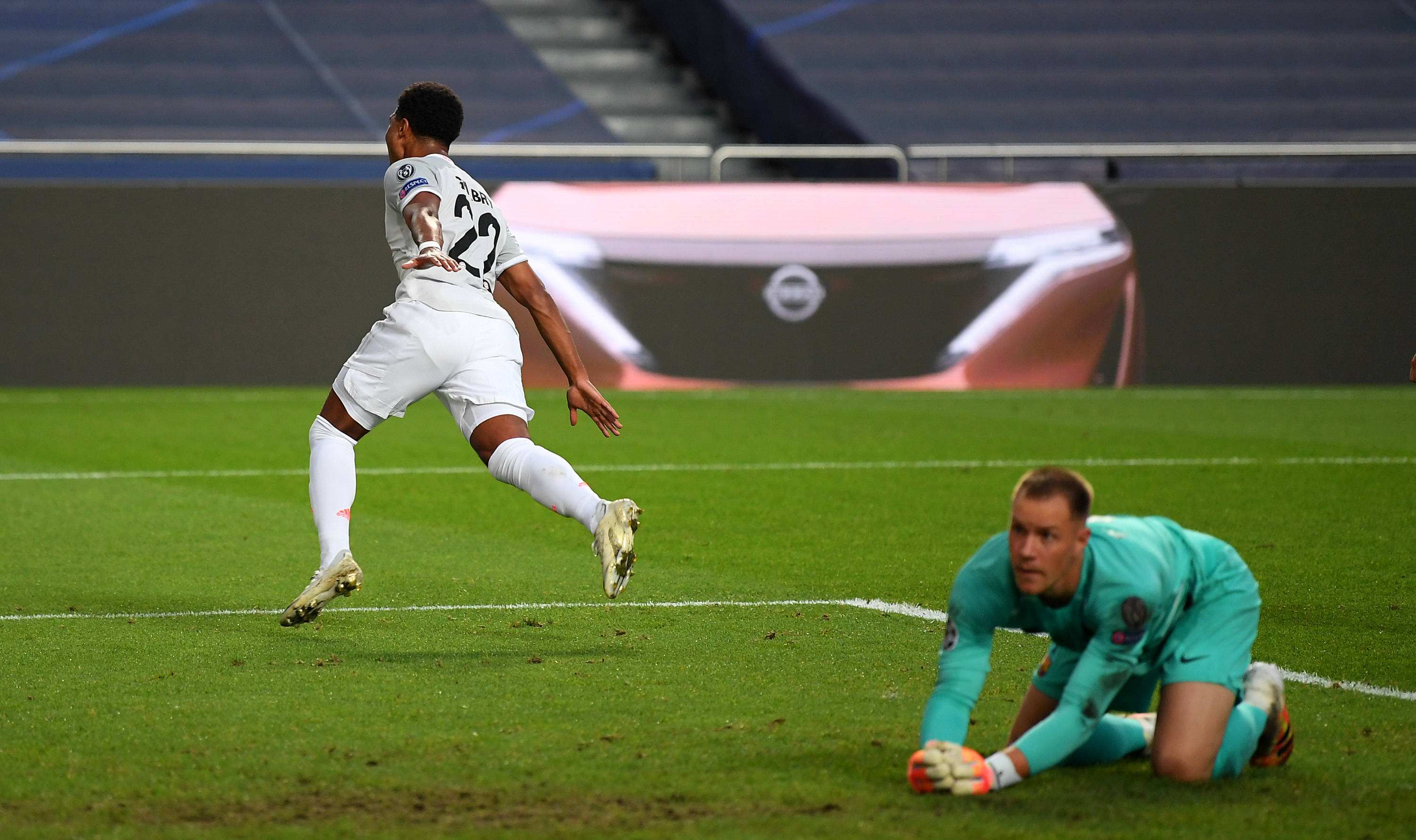 包含凯泽斯劳滕队状态神勇，连克豪强成赢家的词条