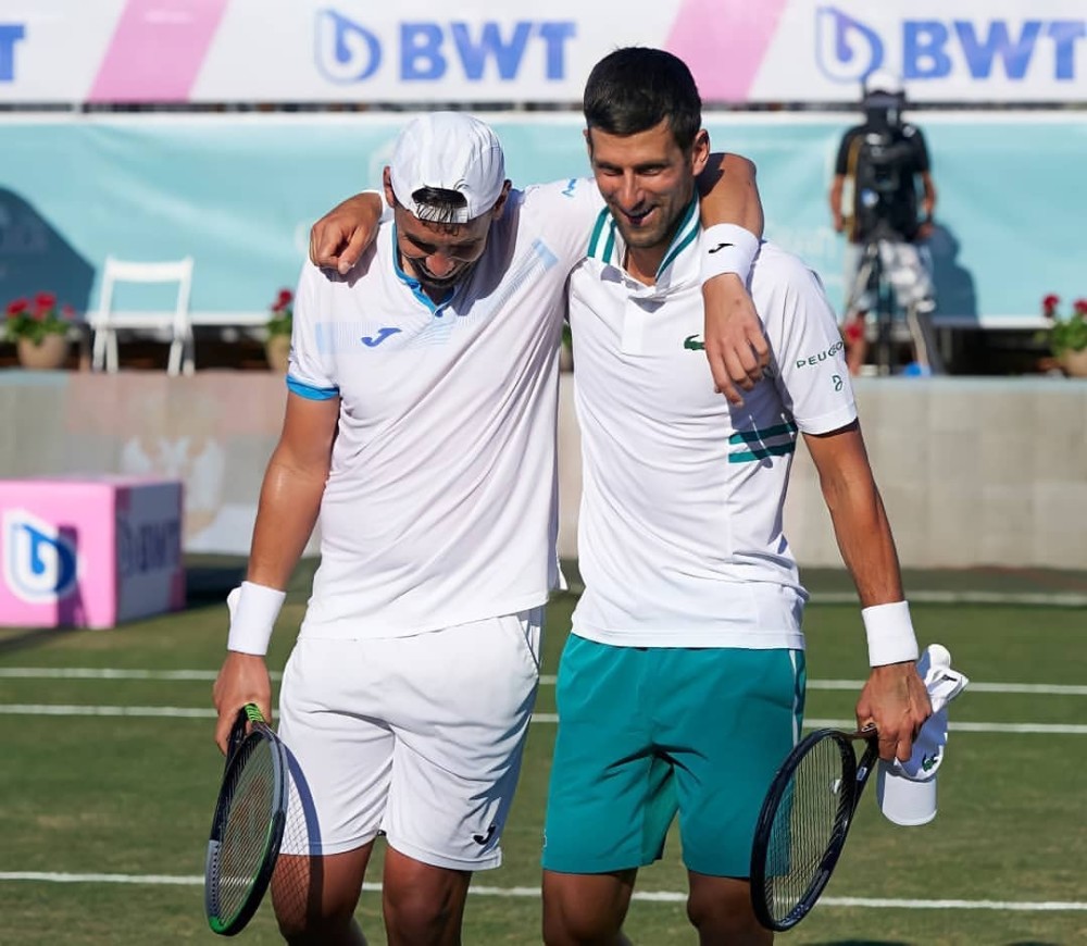 阿尔拉图马和马士西伊队员全情投入比赛,力争取胜 阿尔拉图马和马士西伊队员全情投入比赛,力争取胜