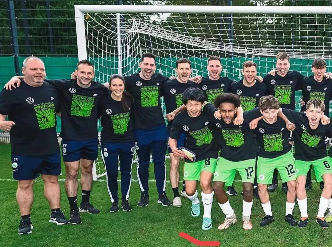 沃尔夫斯堡队现身德国足球赛场,促进球队发展 沃尔夫斯堡队现身德国足球赛场,促进球队发展