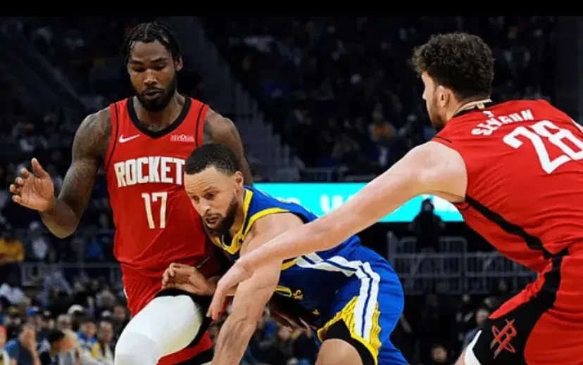 防守坚固攻击凌厉，双方交锋犹如烈火战场