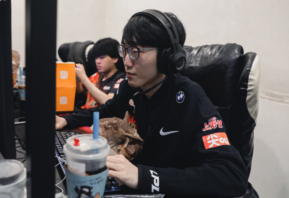 G2碾压FPX，Ruler极限生还后反打强强对话全球总决赛，技惊四座