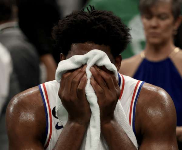 关于76人主场告负，恩比德22+15无功而返的信息