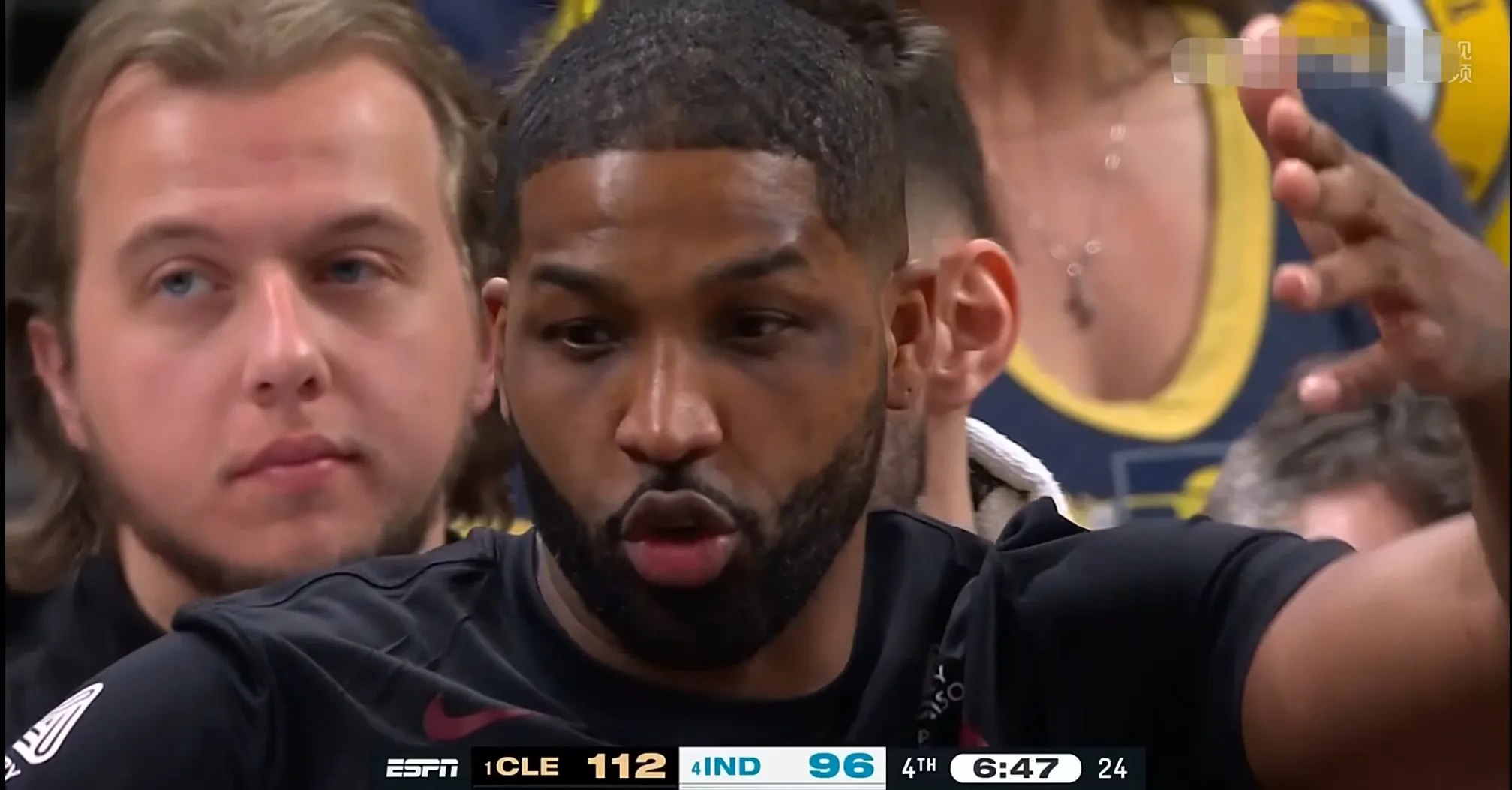 汤普森受伤，勇士险胜骑士