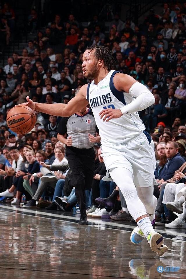 犹他爵士队成功晋级西部半决赛,创造历史 犹他爵士队成功晋级西部半决赛,创造历史