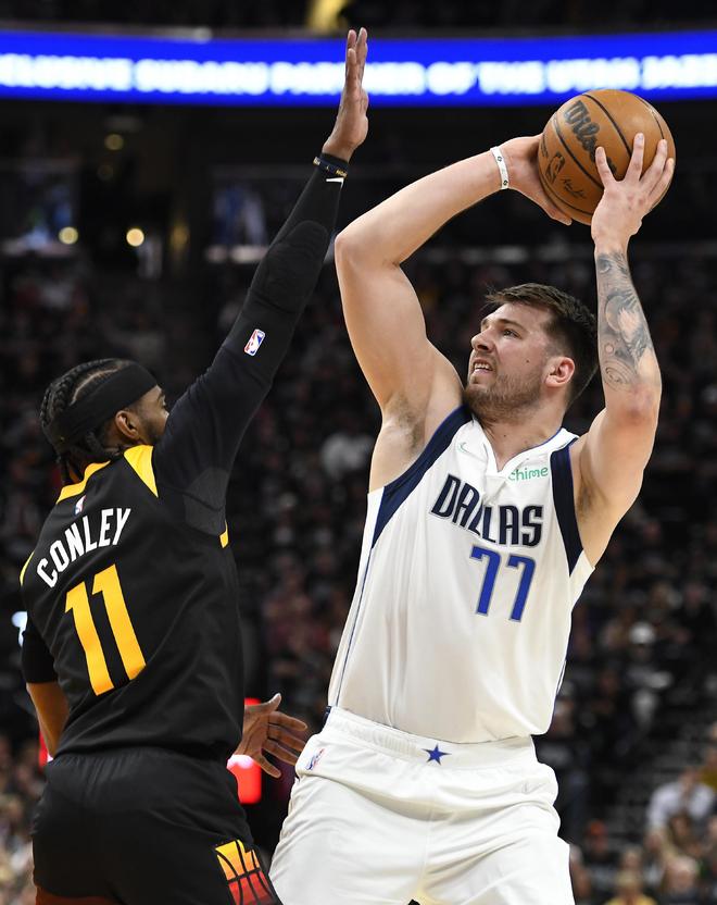 犹他爵士队成功晋级西部半决赛,创造历史 犹他爵士队成功晋级西部半决赛,创造历史