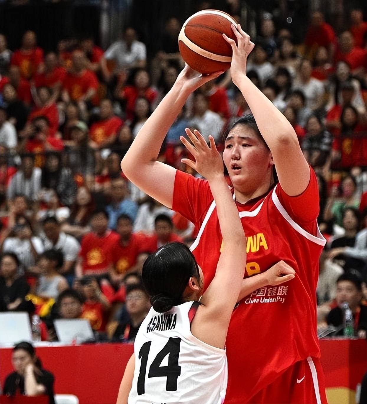 队员在比赛中展现了惊人的体能优势