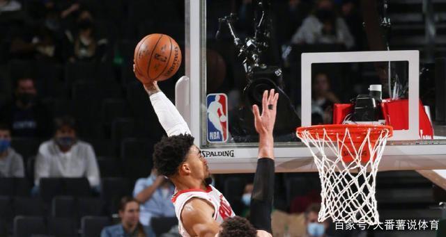 篮网队横扫雄鹿队，气势如虹进入总决赛