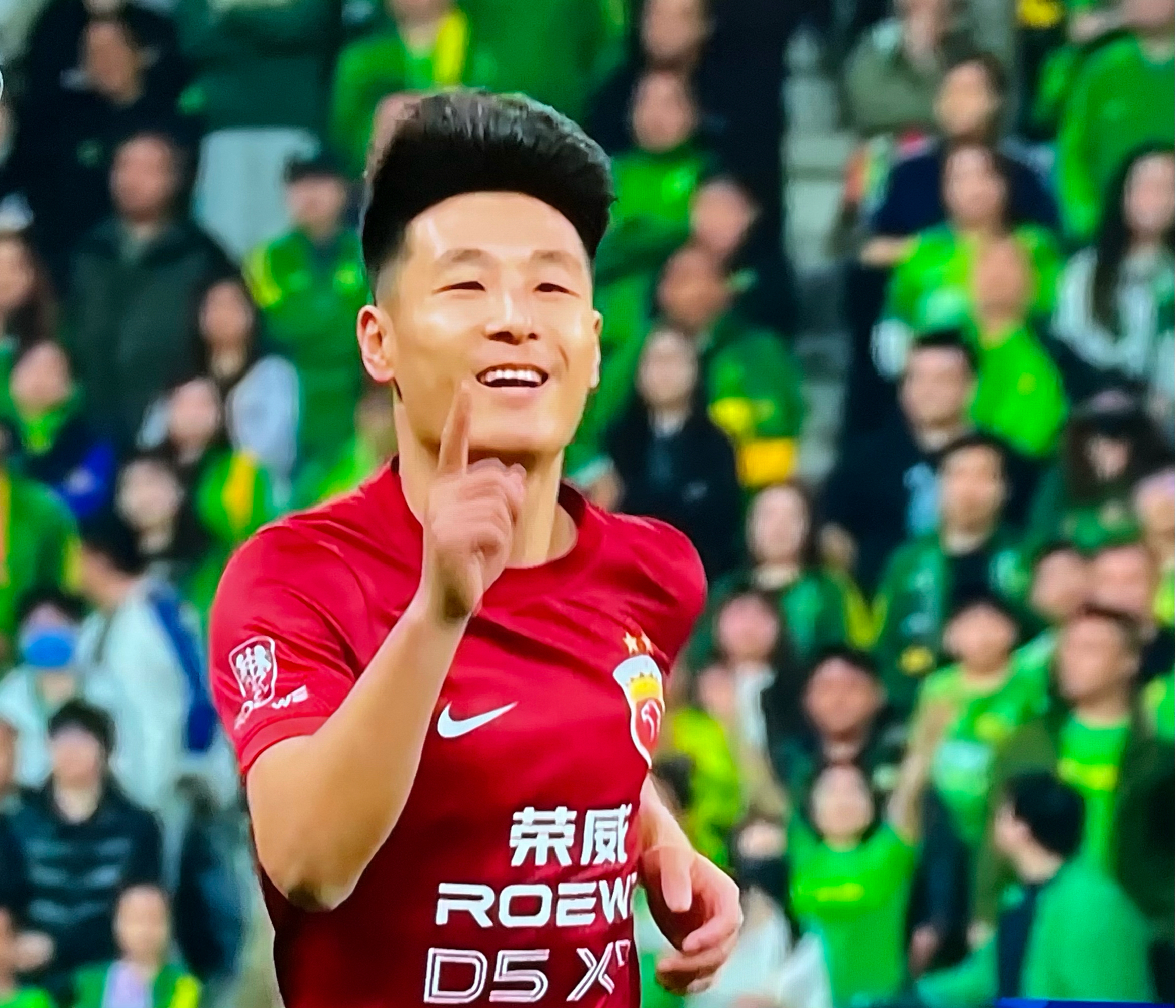 上海申花势不可挡,排名第一 上海申花势不可挡,排名第一