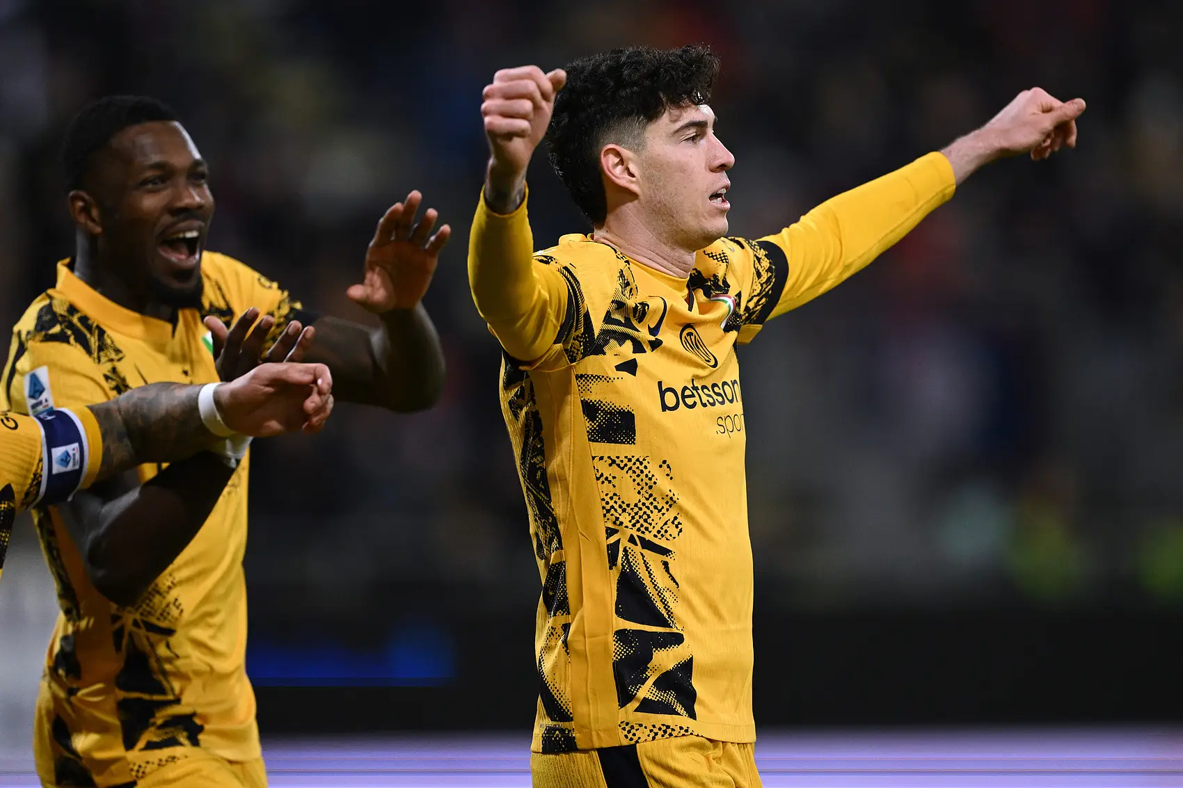 法罗群岛足球队在困境中力挽狂澜