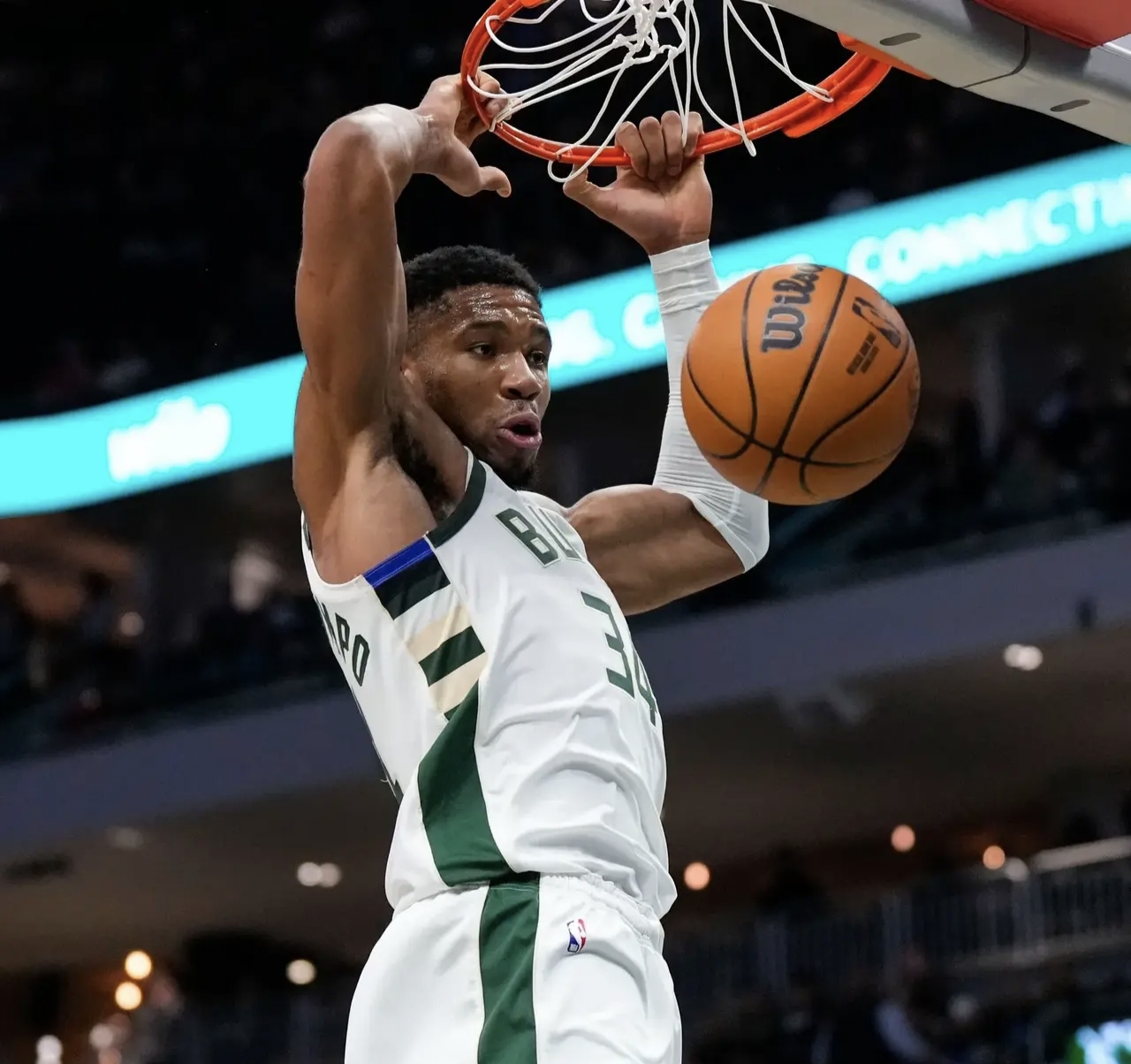 雄鹿主场大胜骑士，字母哥29分16篮板再度发威的简单介绍