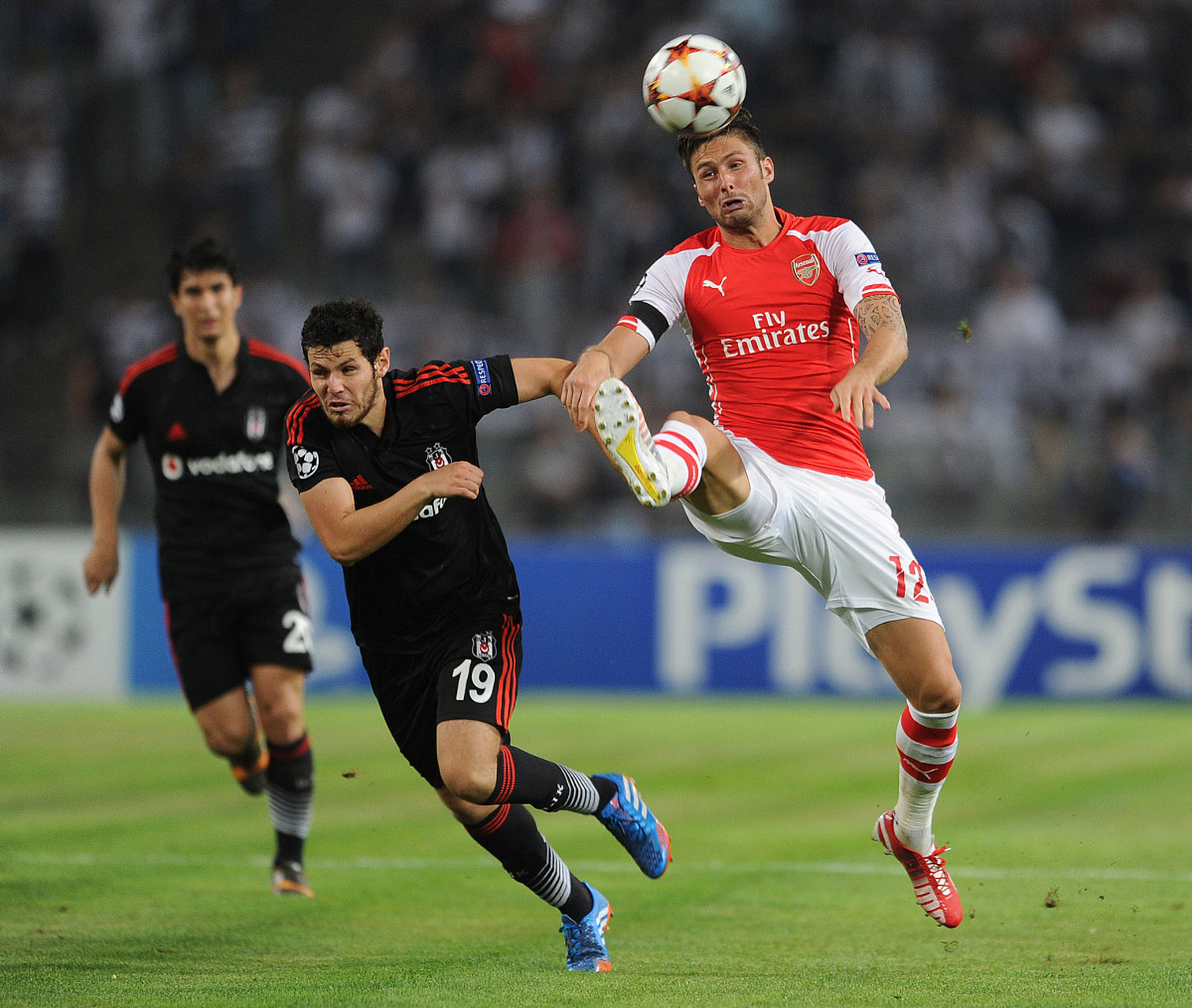 阿森纳中场爆发，引领球队再创佳绩