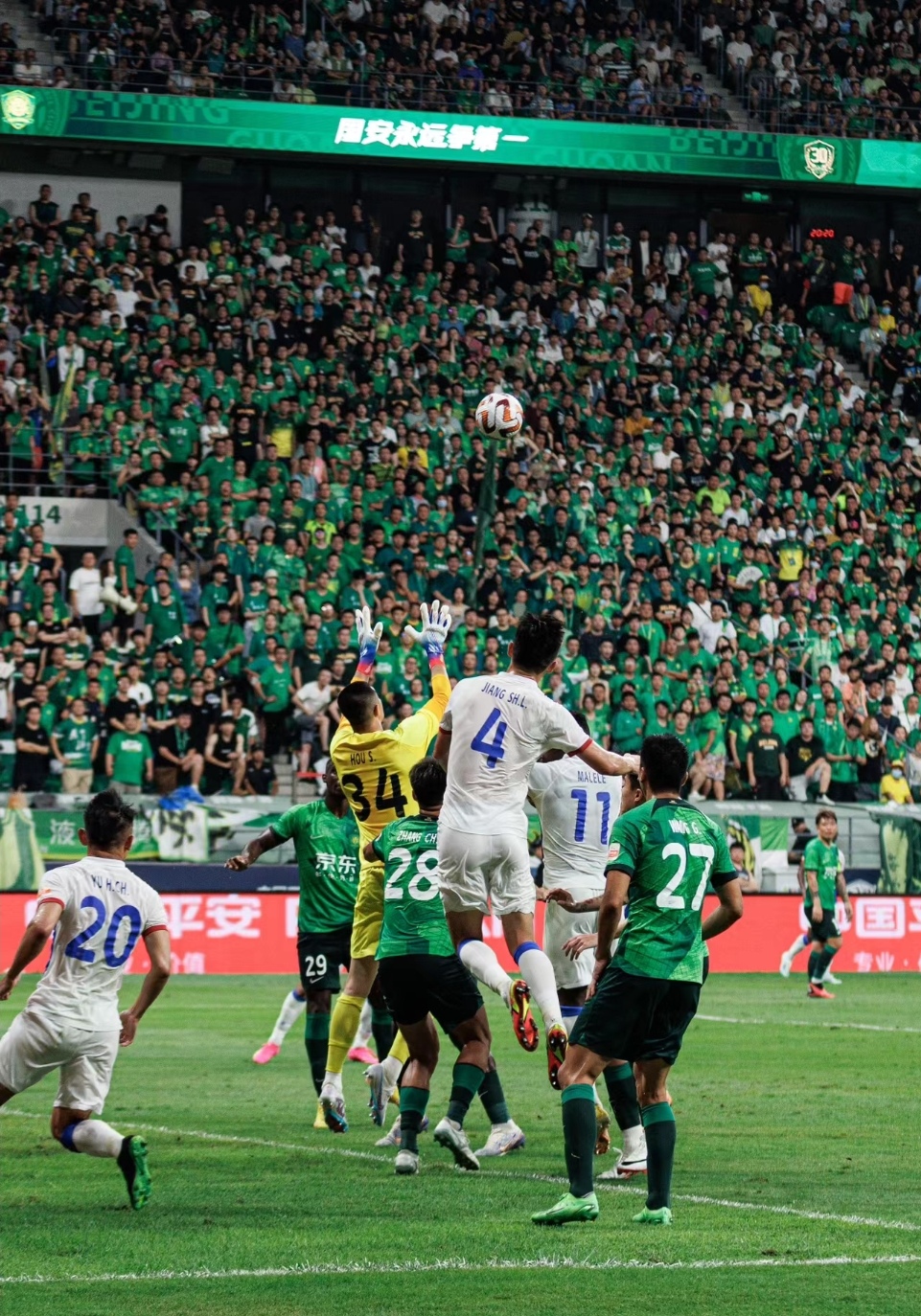 主场作战气势如虹,球队豪取连胜 主场作战气势如虹,球队豪取连胜