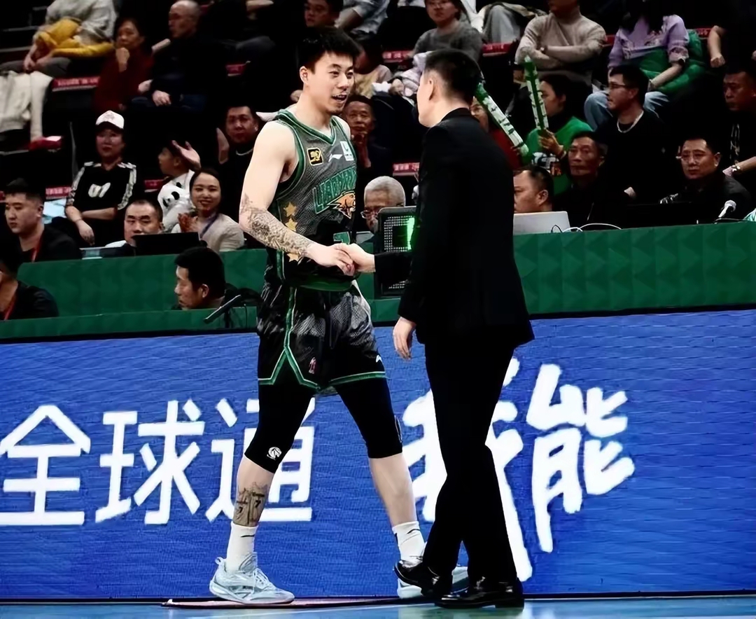 76人轻取山东队,张镇麟关键制胜的简单介绍 76人轻取山东队,张镇麟关键制胜的简单介绍