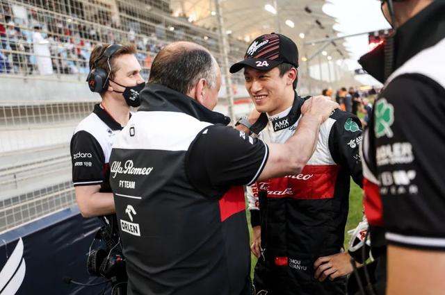 红牛车队鏖战索伯车队，佩雷兹统治全场的简单介绍